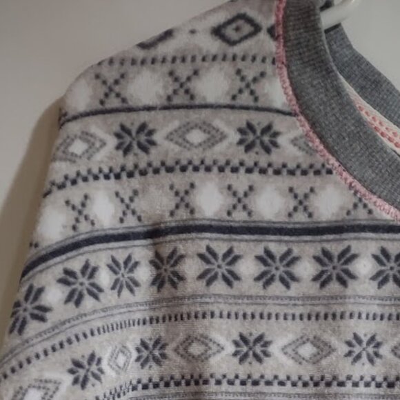 SIMPLY VERA SUPER SOFT LOUNGEWEAR SWEATSHIRT KANGAROO POUCH WINTER PRINT SIZE L - Picture 4 of 12